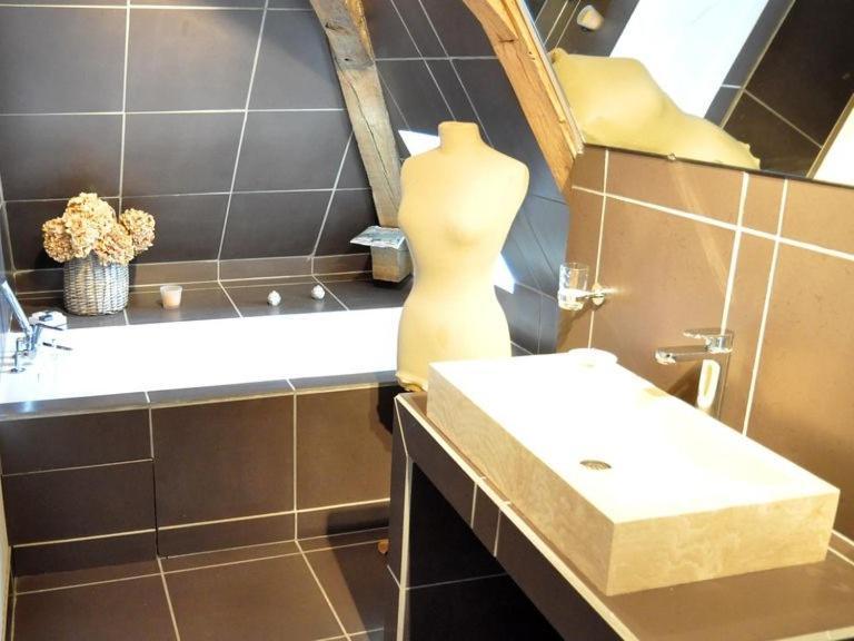 La Marronniere Otel Cheffes-sur-Sarthe Oda fotoğraf